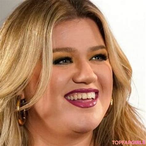 kelly clarkson naked photos